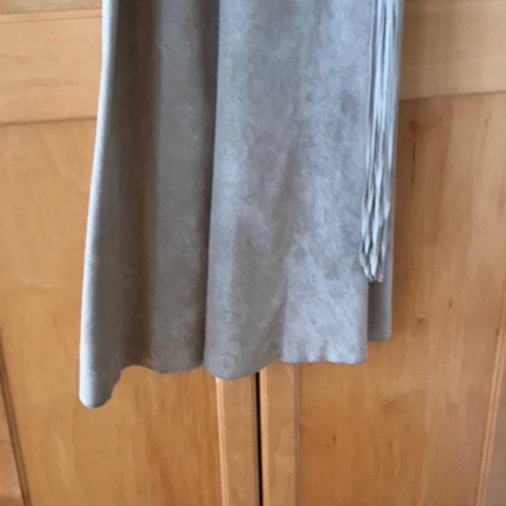 Preowned Ann Taylor Loft tan suede classic sleeveless dress with belt - size 2 - Picture 4 of 6